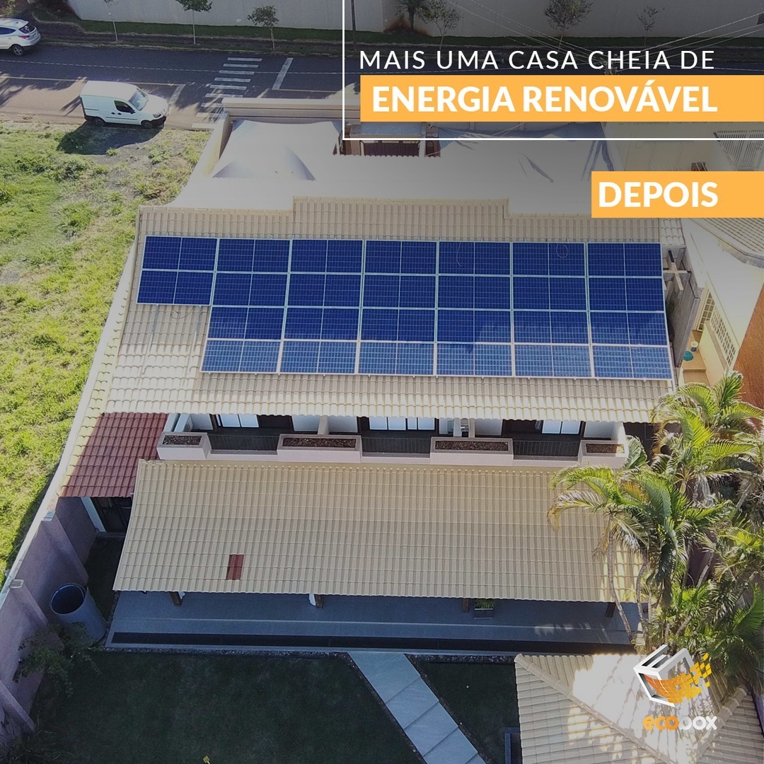 Sistema fotovoltaico instalado pela Ecobox no telhado de uma residência